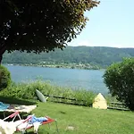 Apartment Adrian Seeblick: Lakeside With Pool And Access *