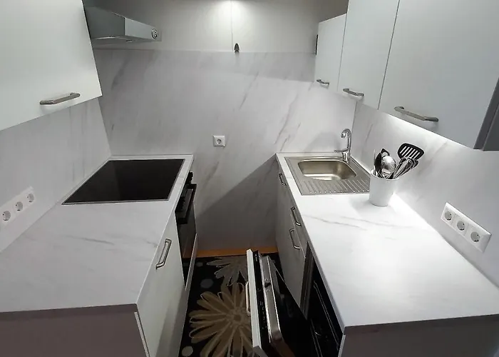 Adrian Seeblick: Lakeside With Pool And Access Apartment