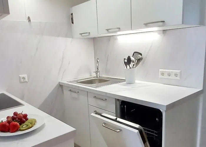 Adrian Seeblick Haensel U Gretel Am Ossiacher See, Hallenbad, Skiarena Gerlitzen * Steindorf am Ossiacher See